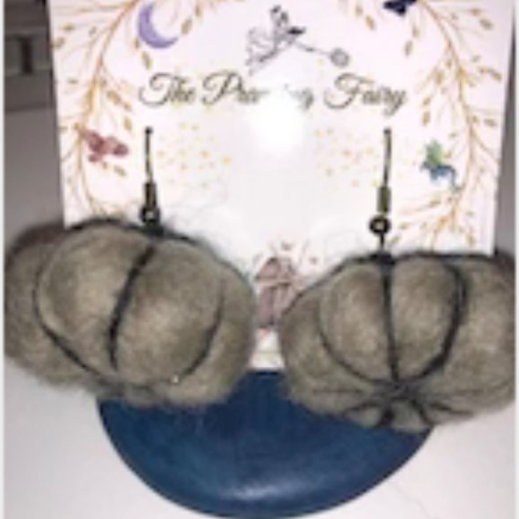 New Never Worn Elegant Hand Felted Pumpkin Earrings Fashion Fun - Picture 2 of 5